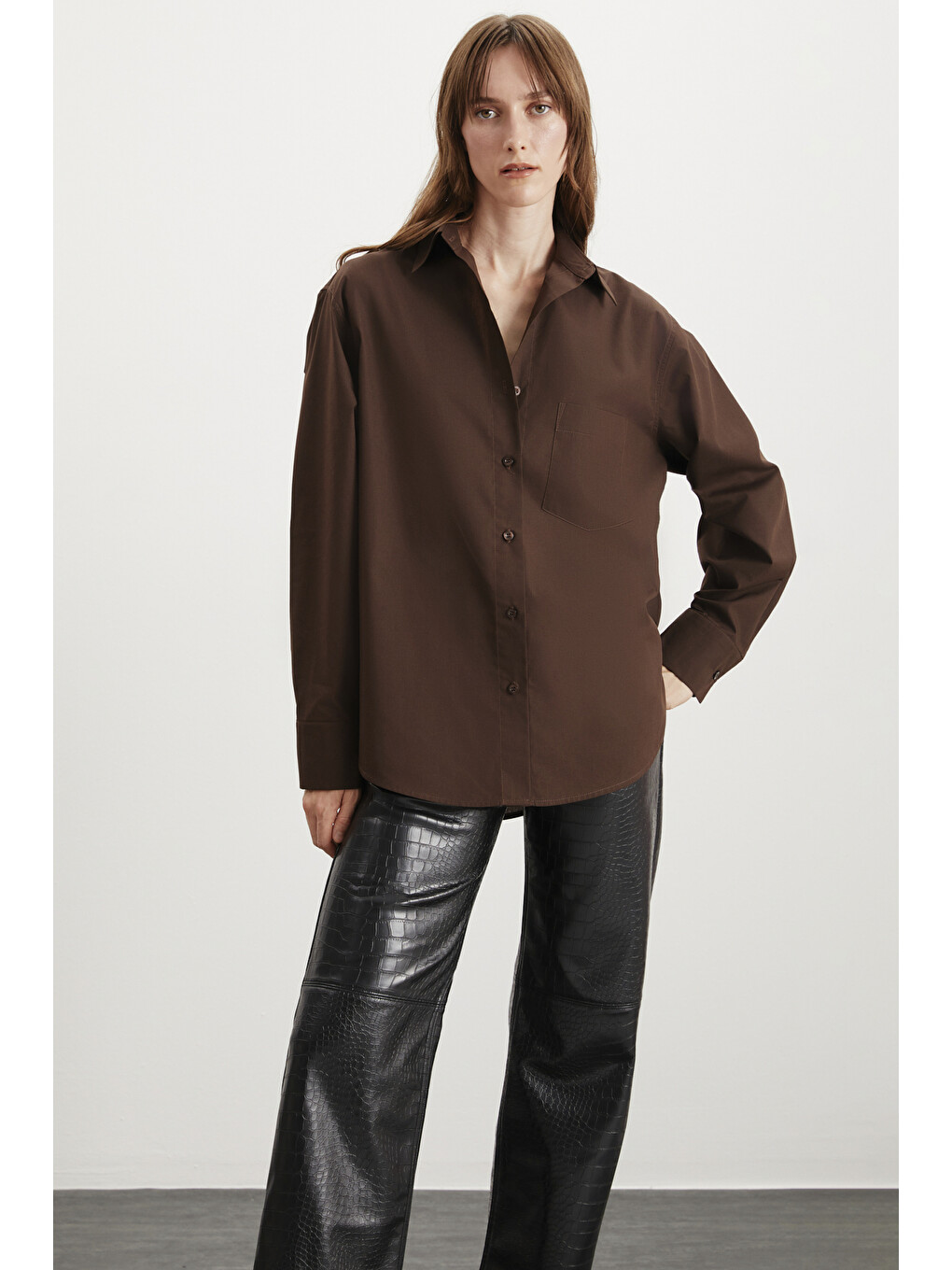 Celıa Kadın %100 Organik Pamuklu Oversize Fit Bol Kesim Tek Cepli Dokuma Kahverengi Gömlek-1