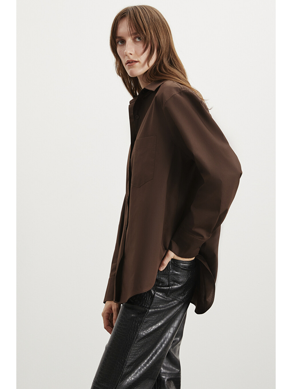 Celıa Kadın %100 Organik Pamuklu Oversize Fit Bol Kesim Tek Cepli Dokuma Kahverengi Gömlek-2