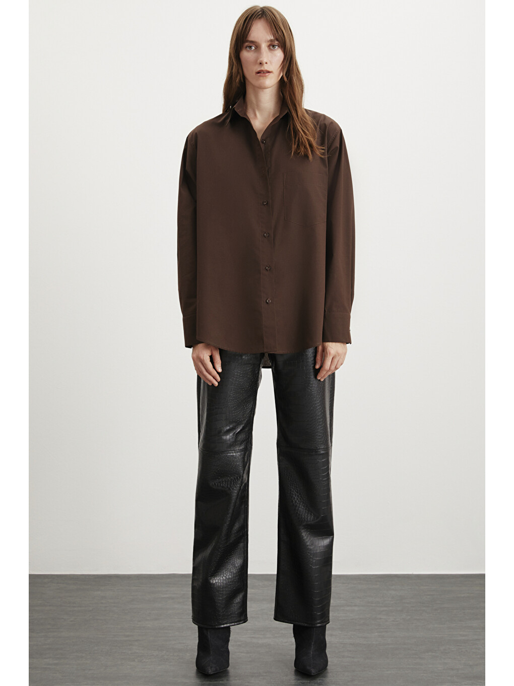 Celıa Kadın %100 Organik Pamuklu Oversize Fit Bol Kesim Tek Cepli Dokuma Kahverengi Gömlek-4