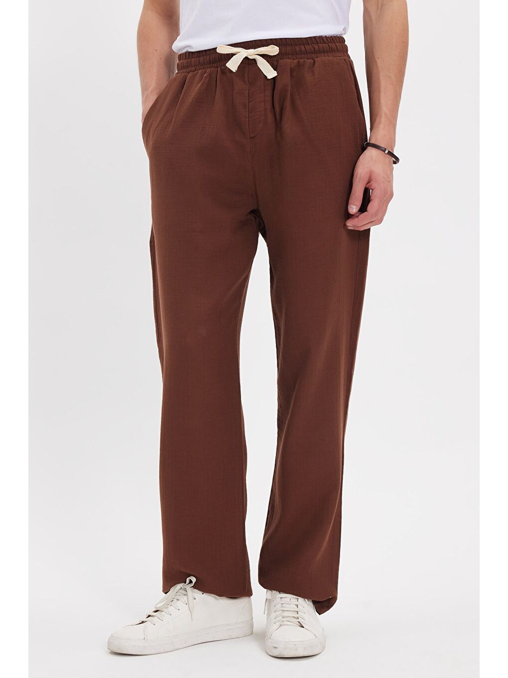 Erkek Baggy Fit Geniş Kesim %100 Pamuk Beli Lastikli Yandan Cepli Müslin Kahverengi Düz Pantolon-1