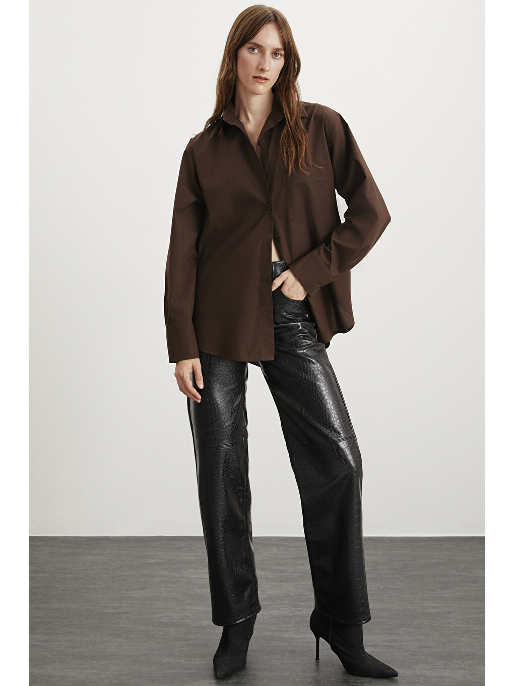 Celıa Kadın %100 Organik Pamuklu Oversize Fit Bol Kesim Tek Cepli Dokuma Kahverengi Gömlek-5