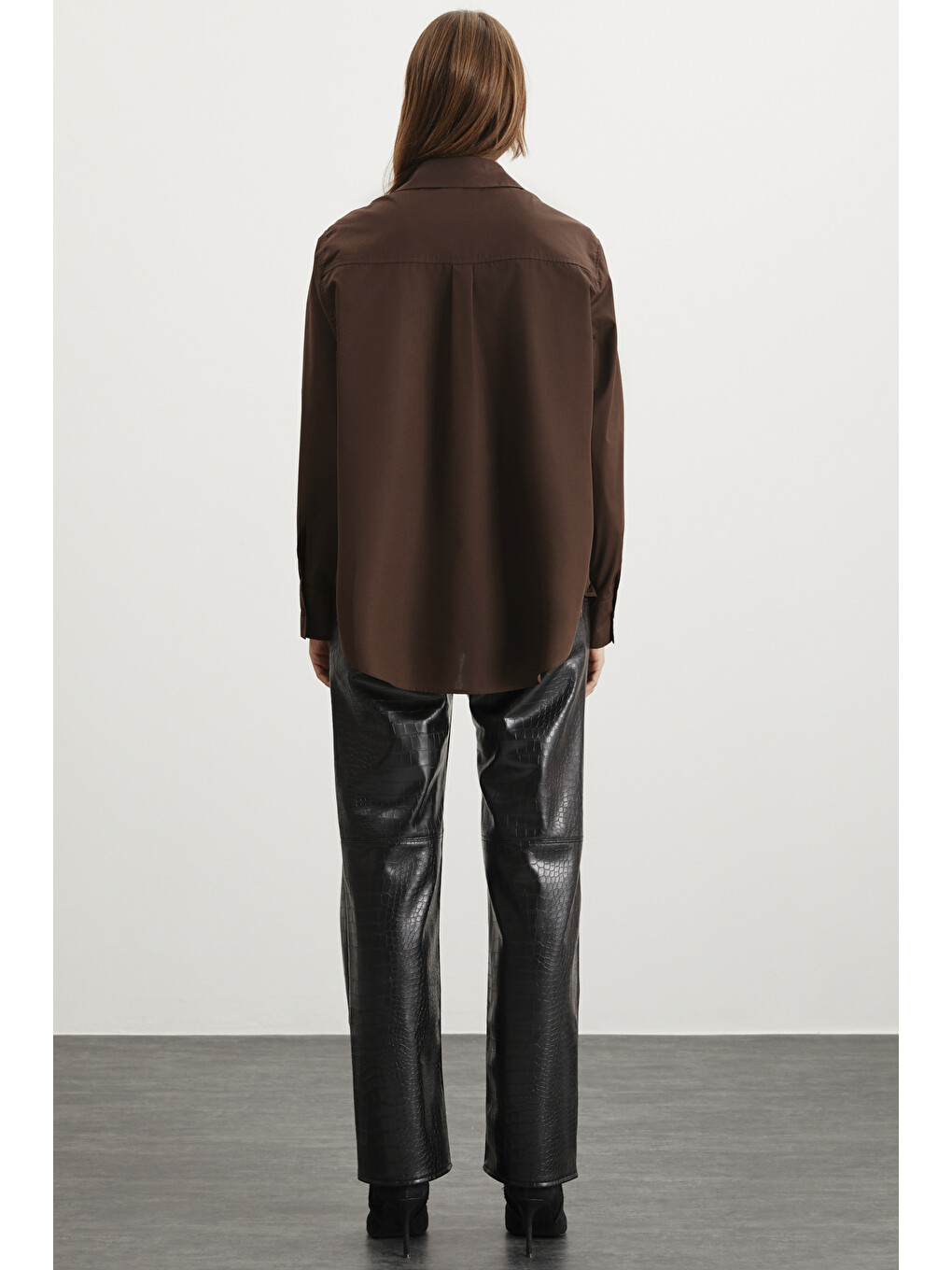 Celıa Kadın %100 Organik Pamuklu Oversize Fit Bol Kesim Tek Cepli Dokuma Kahverengi Gömlek-6