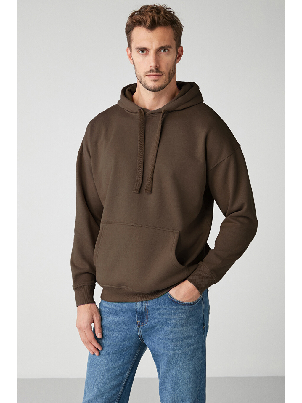Steve Erkek Yumusaçık Kumaşlı Kordonlu Oversize Kapüşonlu Kanguru Cepli Kahverengi Sweatshirt-1