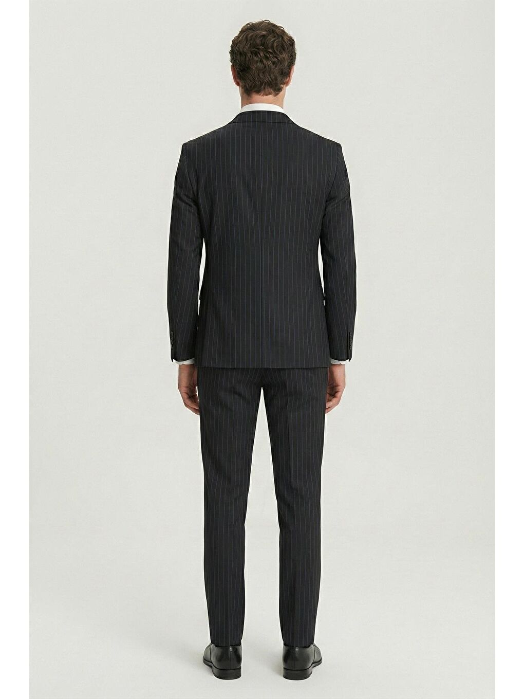 Siyah Slim Fit Sivri Yaka Çizgili Takım Elbise-2
