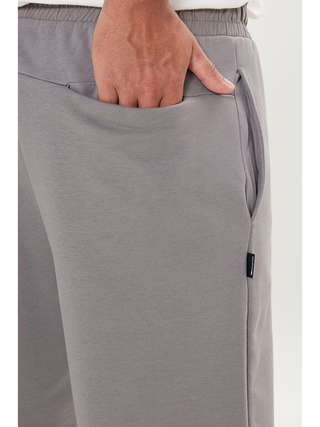 Erkek Gri Standart Fit Normal Kesim Pamuklu Cepli Örme Şort-4