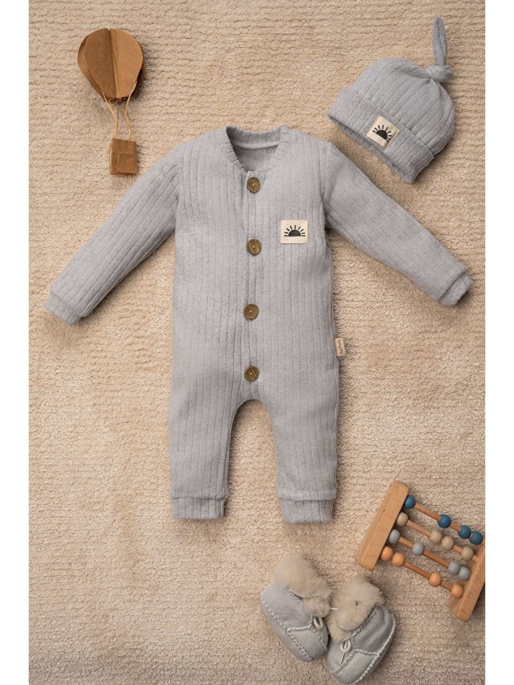 Gri Bereli Güneş Armalı Düz Renk Tulum Bebek Takımı