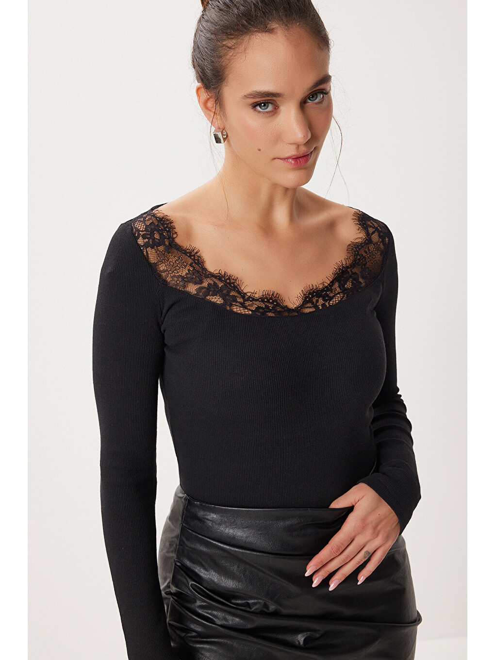 Siyah Dantel Detaylı Fitilli Örme Bluz SİYAH LRN0002