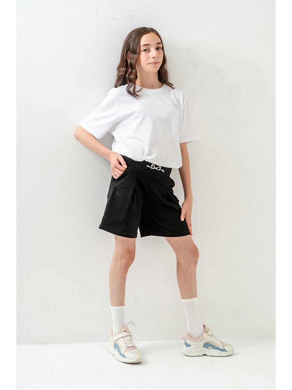 Siyah Kemer Ortası Nakışlı Kız Çocuk Şort-5