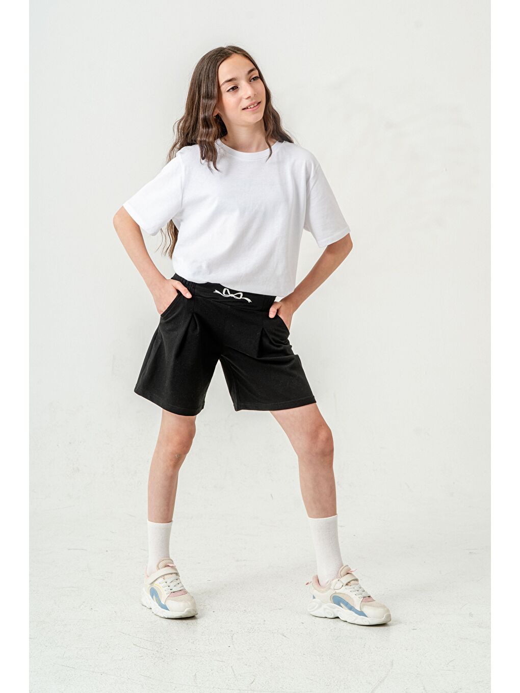 Siyah Kemer Ortası Nakışlı Kız Çocuk Şort-6