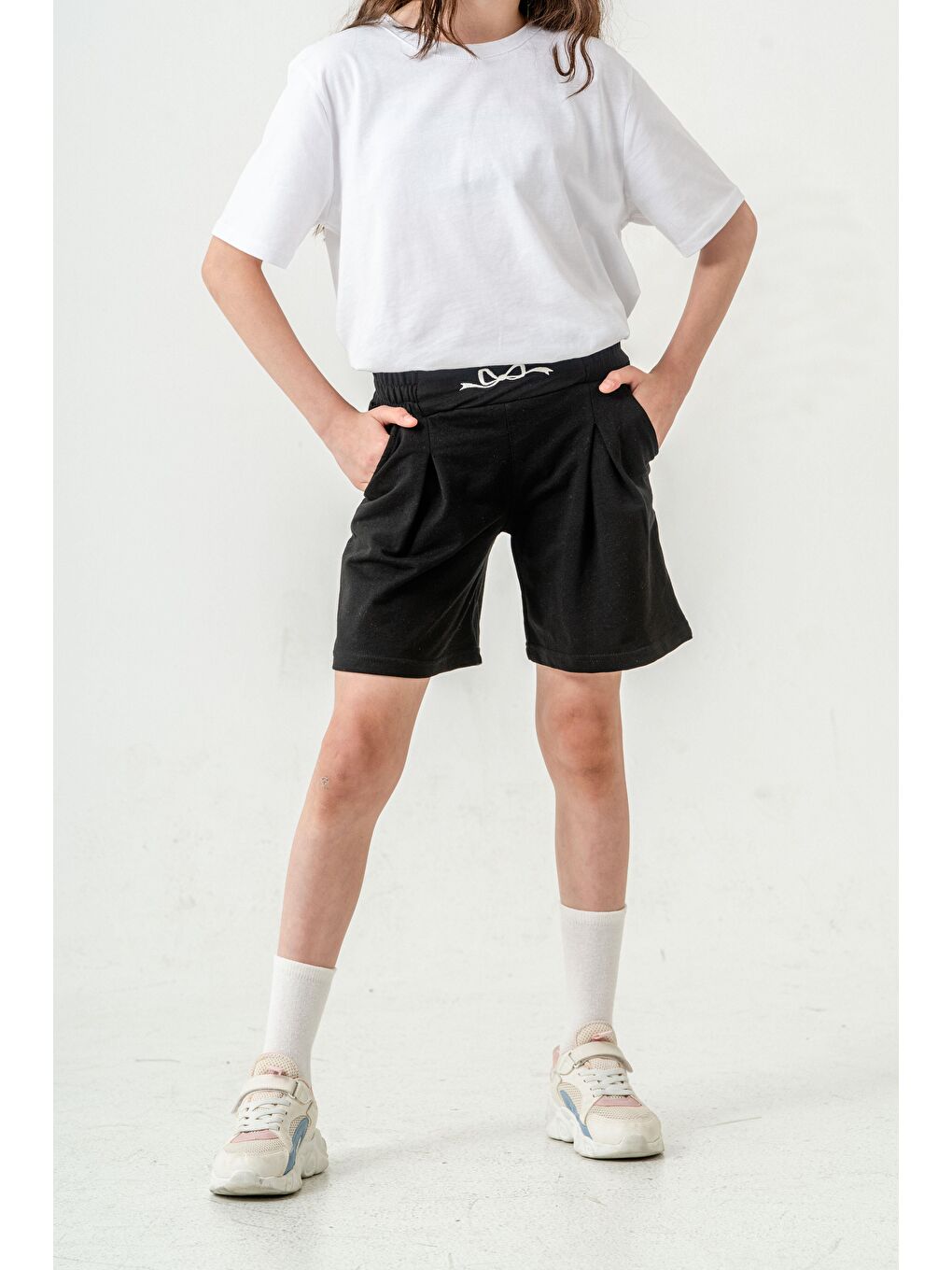 Siyah Kemer Ortası Nakışlı Kız Çocuk Şort-7