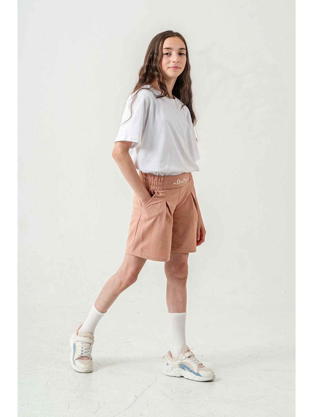 Bej Kemer Ortası Nakışlı Kız Çocuk Şort-3