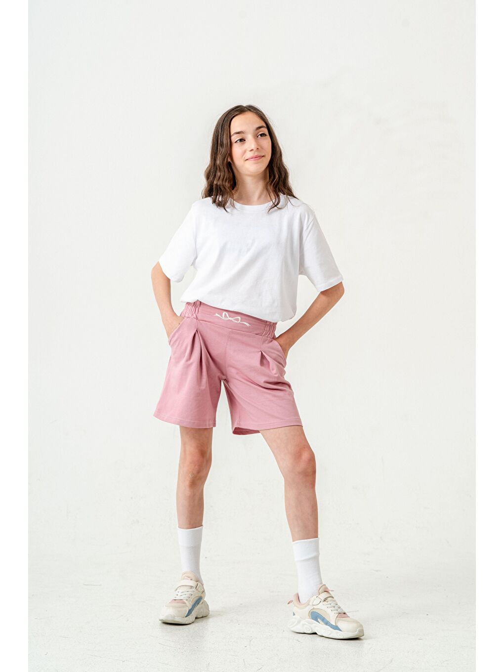 Pembe Kemer Ortası Nakışlı Kız Çocuk Şort-1