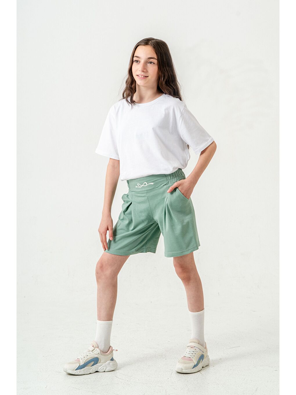 Yeşil Kemer Ortası Nakışlı Kız Çocuk Şort-3