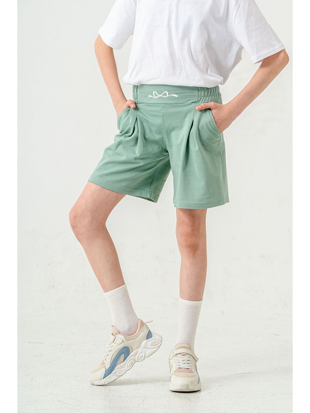 Yeşil Kemer Ortası Nakışlı Kız Çocuk Şort-4