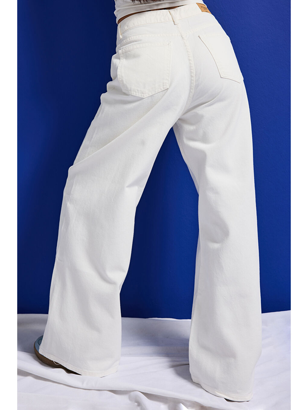 Kadın Kırık Beyaz 7s6-101 Mega Baggy Fit Kemer Detaylı Bol Kesim Denim Jean-3