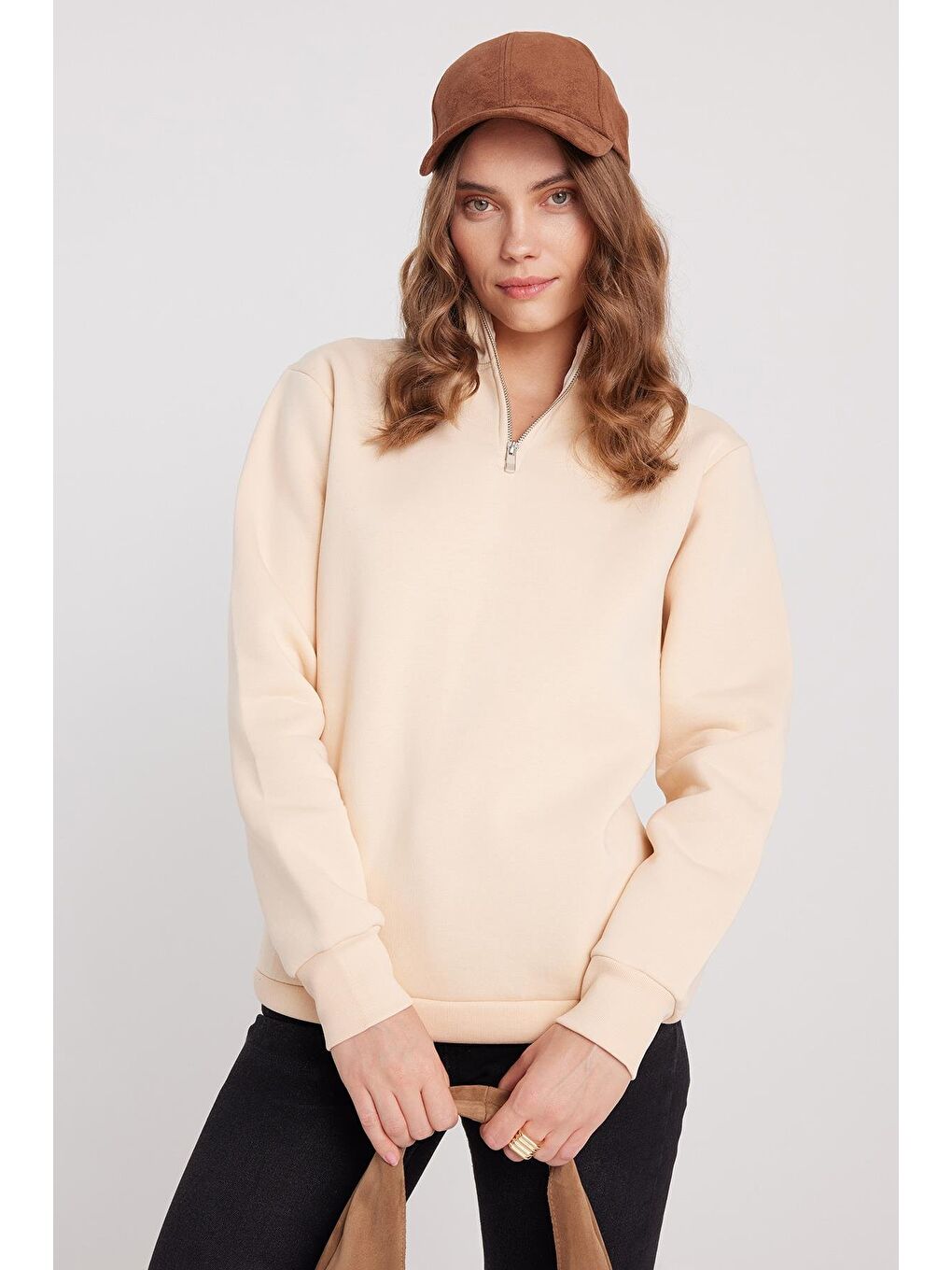 Kadın Relax Fit Rahat Kesim Pamuklu İçi Polarlı Yarım Fermuarlı Ekru Dik Yaka Sweatshirt