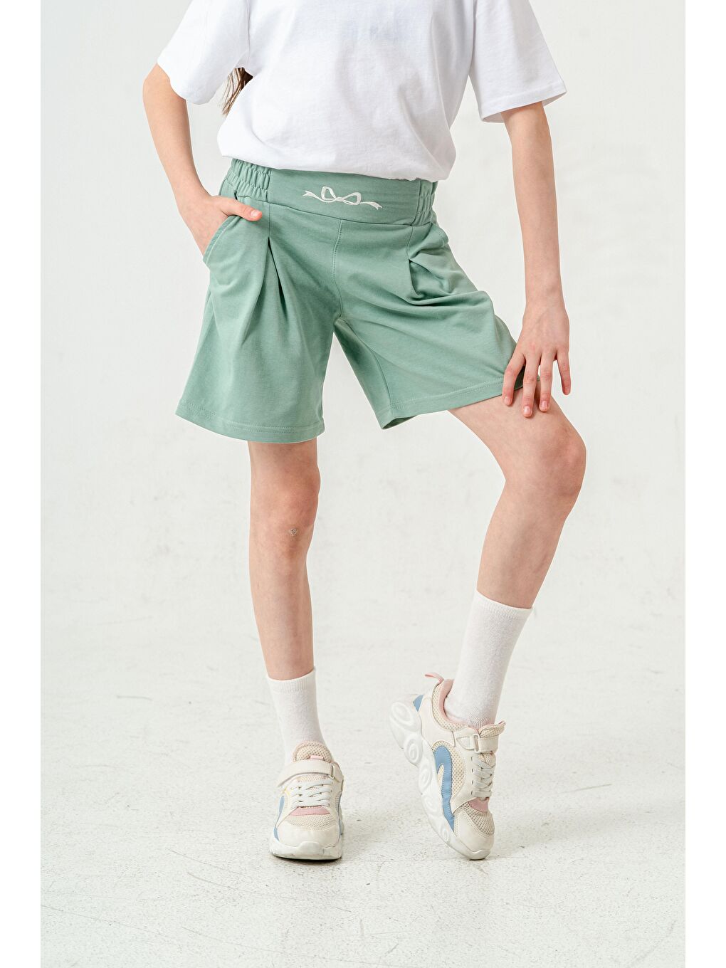 Yeşil Kemer Ortası Nakışlı Kız Çocuk Şort-7