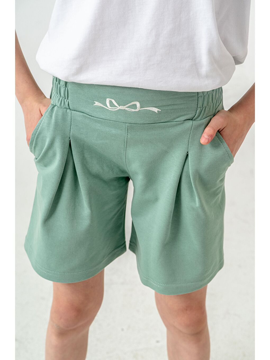 Yeşil Kemer Ortası Nakışlı Kız Çocuk Şort-8