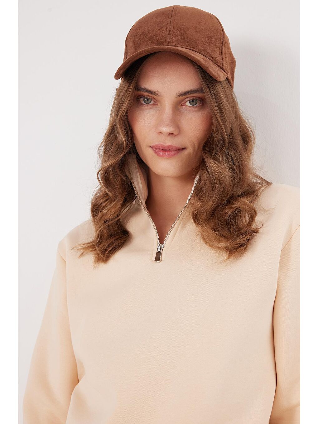 Kadın Relax Fit Rahat Kesim Pamuklu İçi Polarlı Yarım Fermuarlı Ekru Dik Yaka Sweatshirt-1