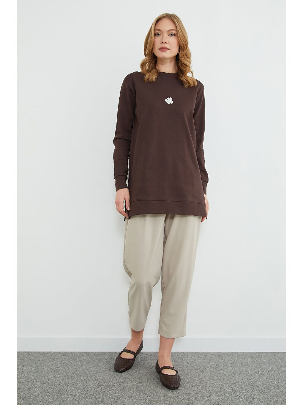 Kahverengi Fullamodest Lotus Çiçeği Kabartmalı Oversize Tunik-4