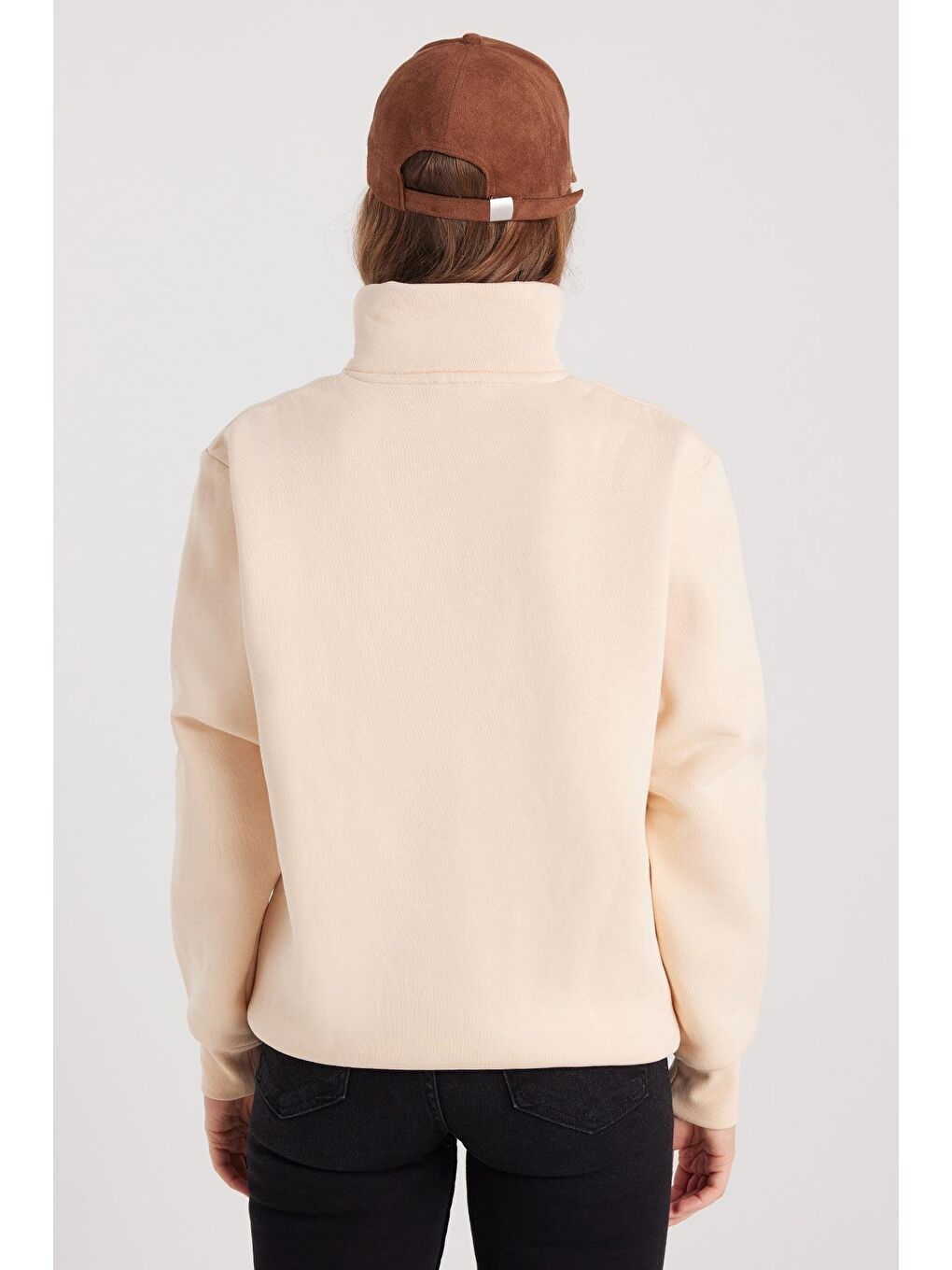 Kadın Relax Fit Rahat Kesim Pamuklu İçi Polarlı Yarım Fermuarlı Ekru Dik Yaka Sweatshirt-6