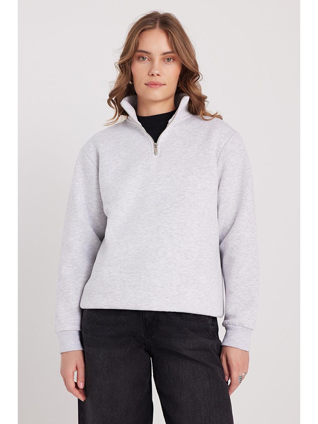 Kadın Relax Fit Rahat Kesim Pamuklu İçi Polarlı Yarım Fermuarlı Gri Dik Yaka Sweatshirt