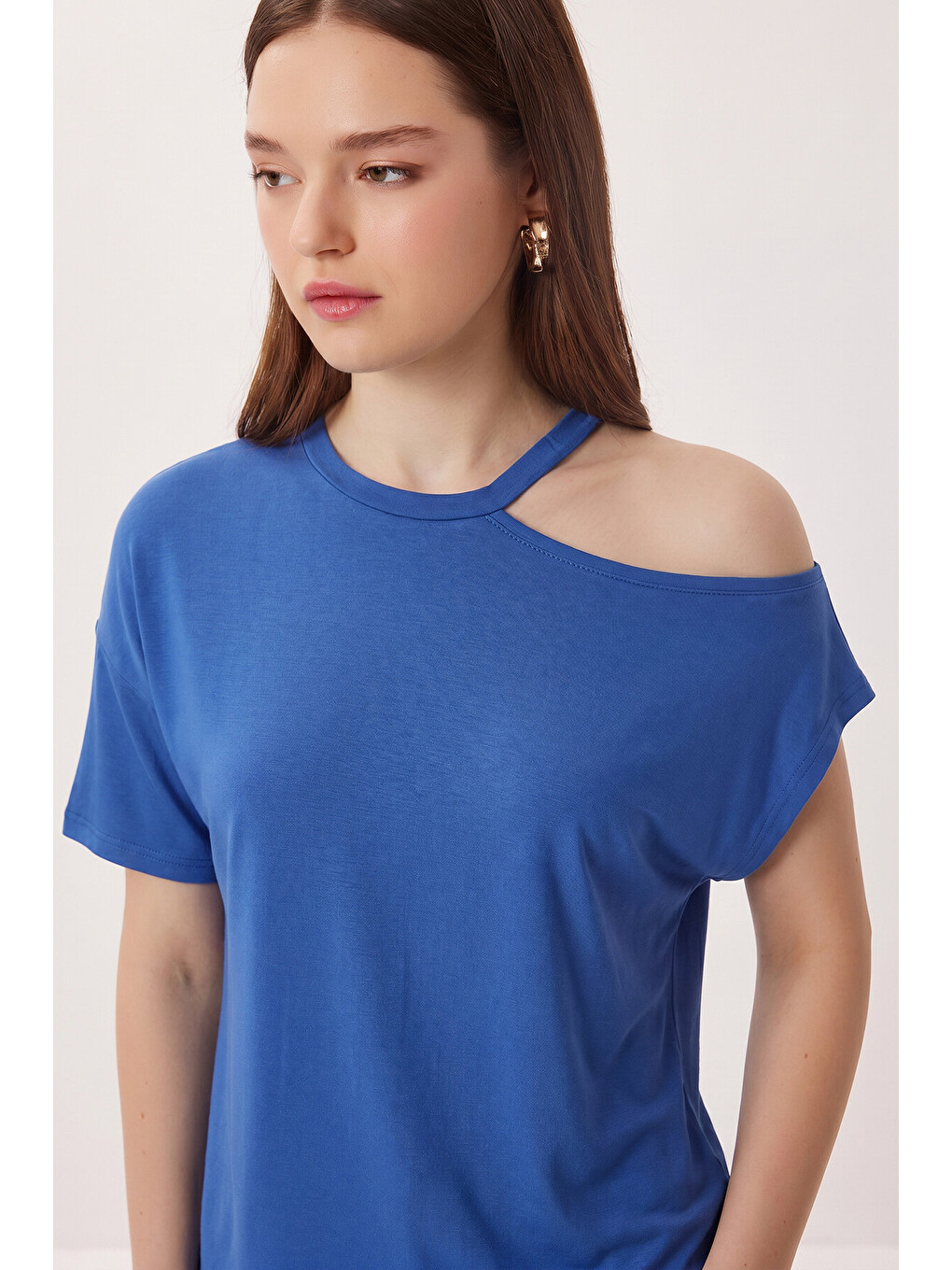 Mavi Cut Out Detaylı Viskon Bluz 1804 KOYU MAVİ LRN0004