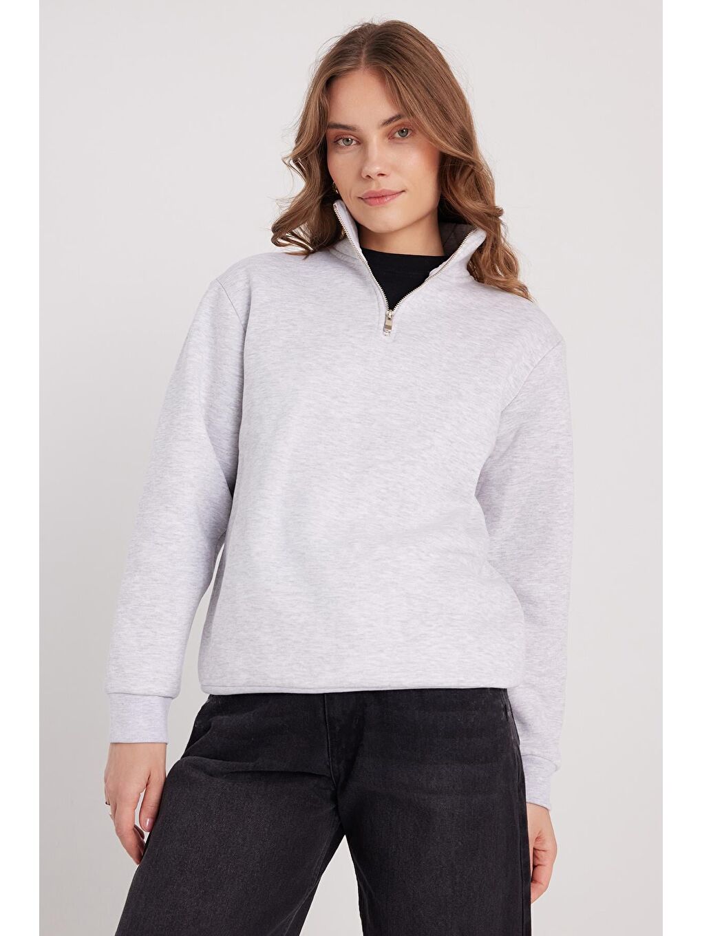 Kadın Relax Fit Rahat Kesim Pamuklu İçi Polarlı Yarım Fermuarlı Gri Dik Yaka Sweatshirt-1