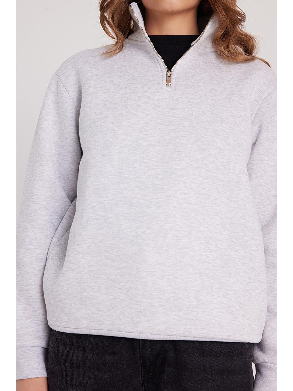 Kadın Relax Fit Rahat Kesim Pamuklu İçi Polarlı Yarım Fermuarlı Gri Dik Yaka Sweatshirt-2