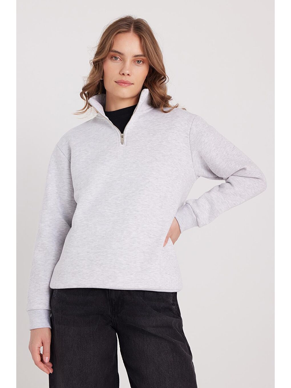Kadın Relax Fit Rahat Kesim Pamuklu İçi Polarlı Yarım Fermuarlı Gri Dik Yaka Sweatshirt-3