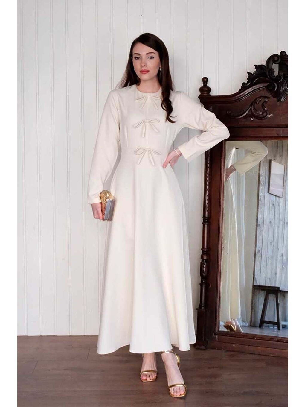 Ekru Fiyonk Detay Elbise