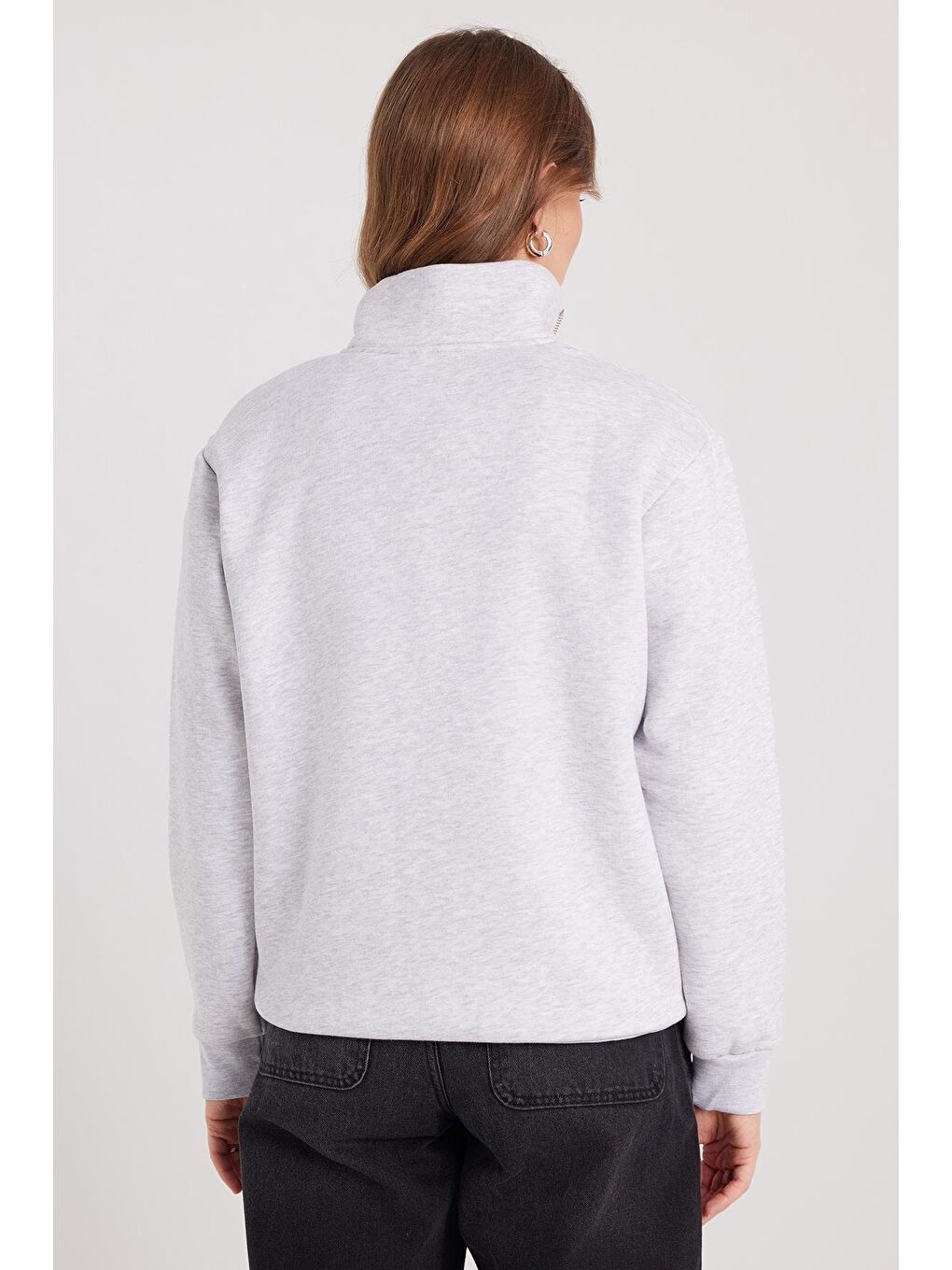 Kadın Relax Fit Rahat Kesim Pamuklu İçi Polarlı Yarım Fermuarlı Gri Dik Yaka Sweatshirt-6