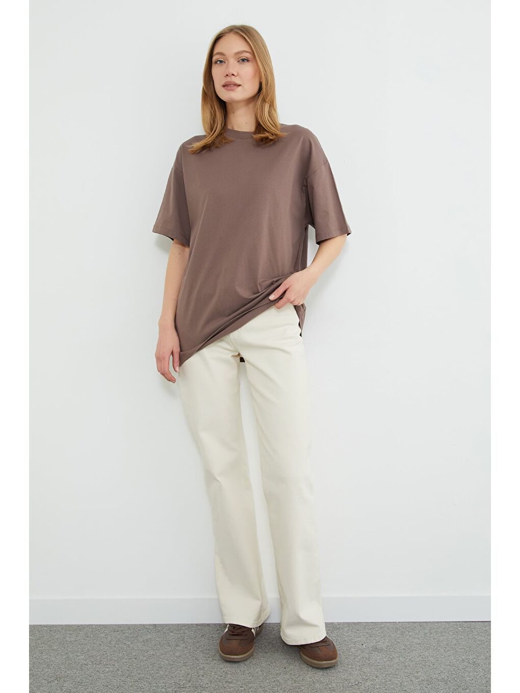 Kahverengi Basic Bisiklet Yaka Oversize Tişört-2