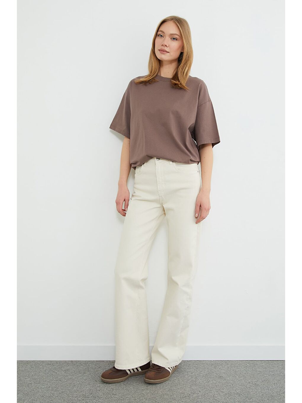 Kahverengi Basic Bisiklet Yaka Oversize Tişört-4