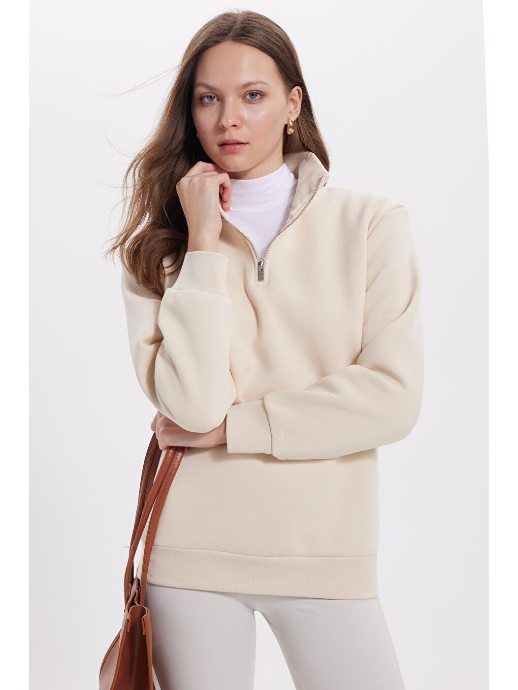 Kadın Relax Fit Rahat Kesim Pamuklu İçi Polarlı Yarım Fermuarlı Ekru Dik Yaka Sweatshirt-1