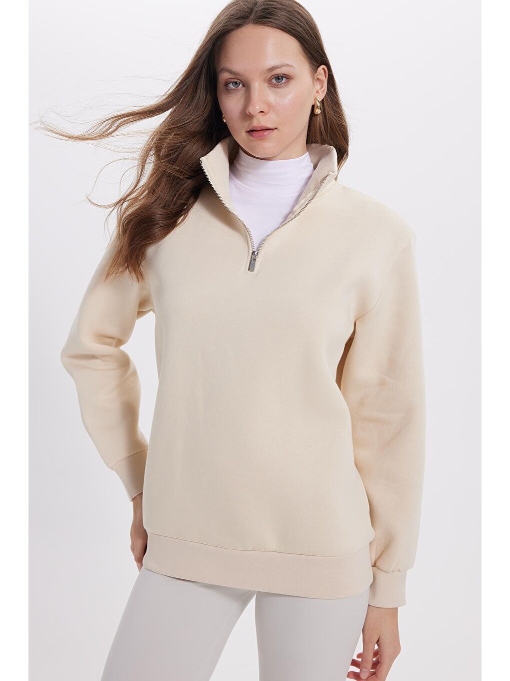 Kadın Relax Fit Rahat Kesim Pamuklu İçi Polarlı Yarım Fermuarlı Ekru Dik Yaka Sweatshirt-6