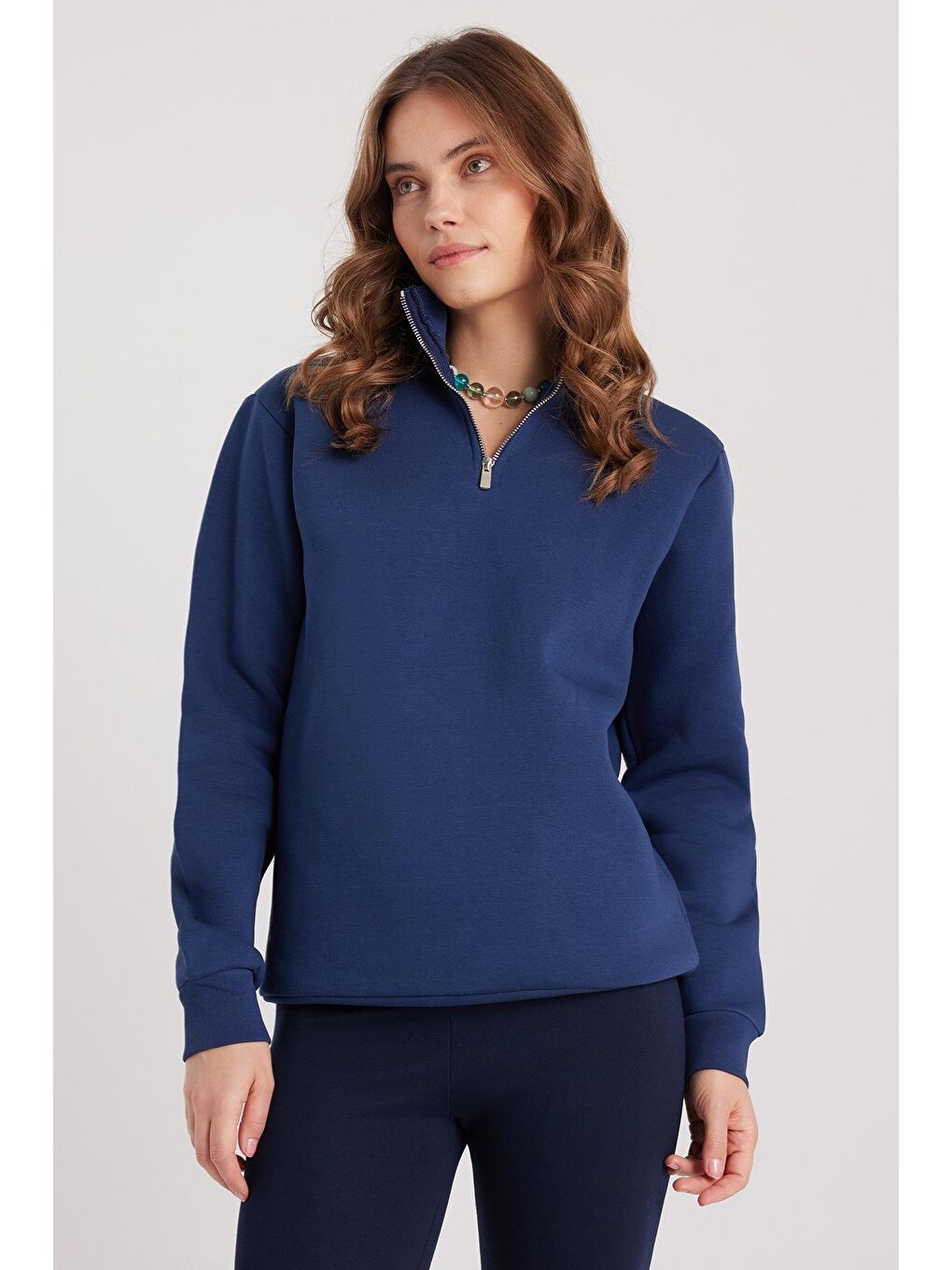 Kadın Relax Fit Rahat Kesim Pamuklu İçi Polarlı Yarım Fermuarlı Lacivert Dik Yaka Sweatshirt