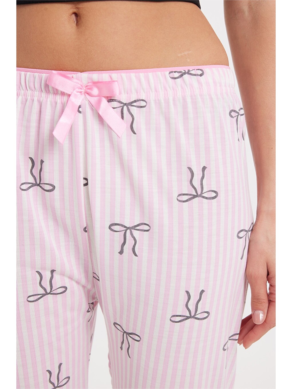 Kadın Regular Fit Klasik Kesim Viskon Beli Lastikli Fiyonk Detaylı Baskılı Pembe Pijama Altı-4