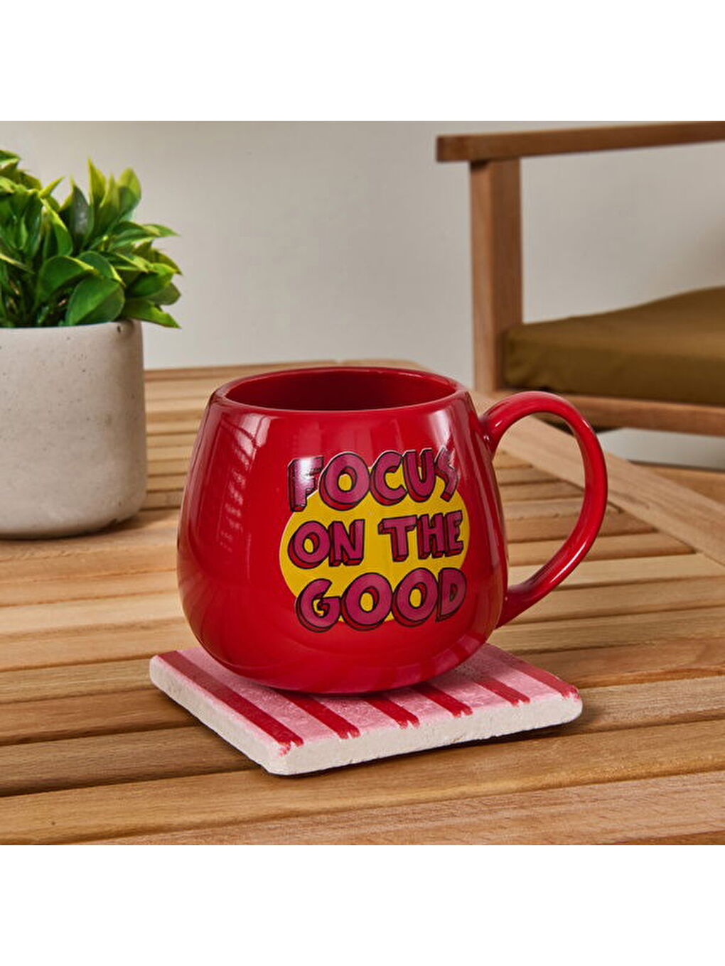 Kitchen Focus On The Good Sloganlı Kupa - Kırmızı - 310 ml