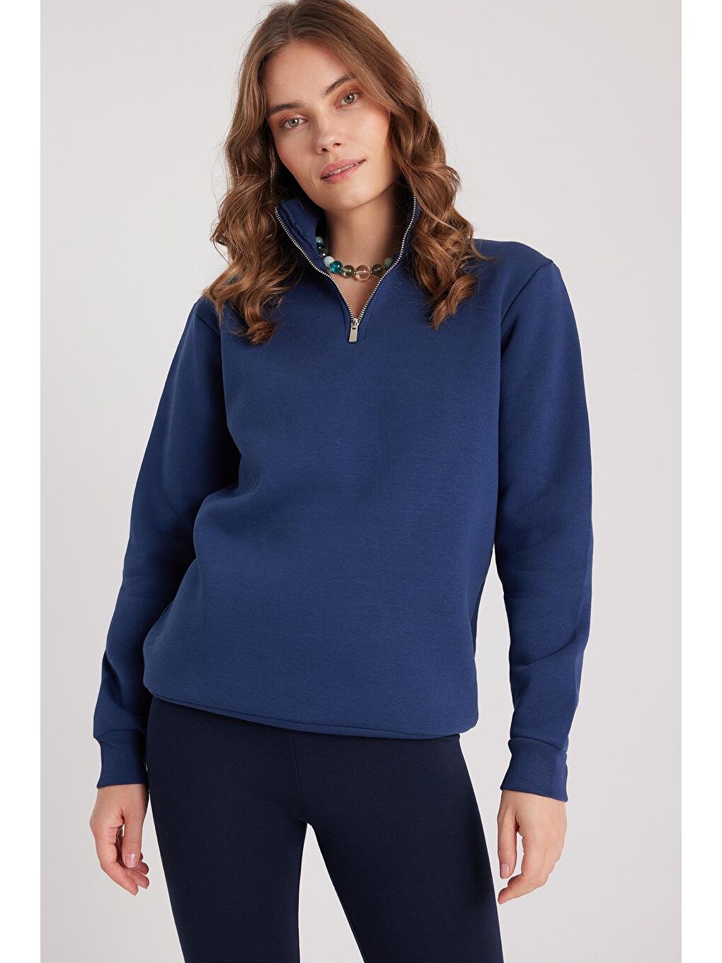 Kadın Relax Fit Rahat Kesim Pamuklu İçi Polarlı Yarım Fermuarlı Lacivert Dik Yaka Sweatshirt-1