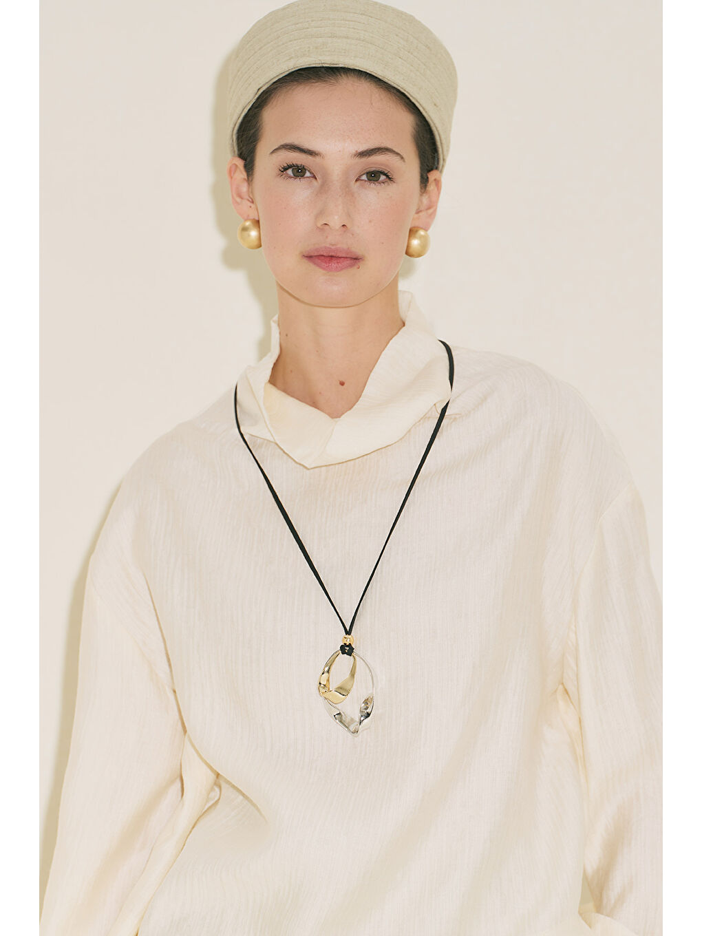 Beyaz Dokulu Dökümlü Bluz İnci-6