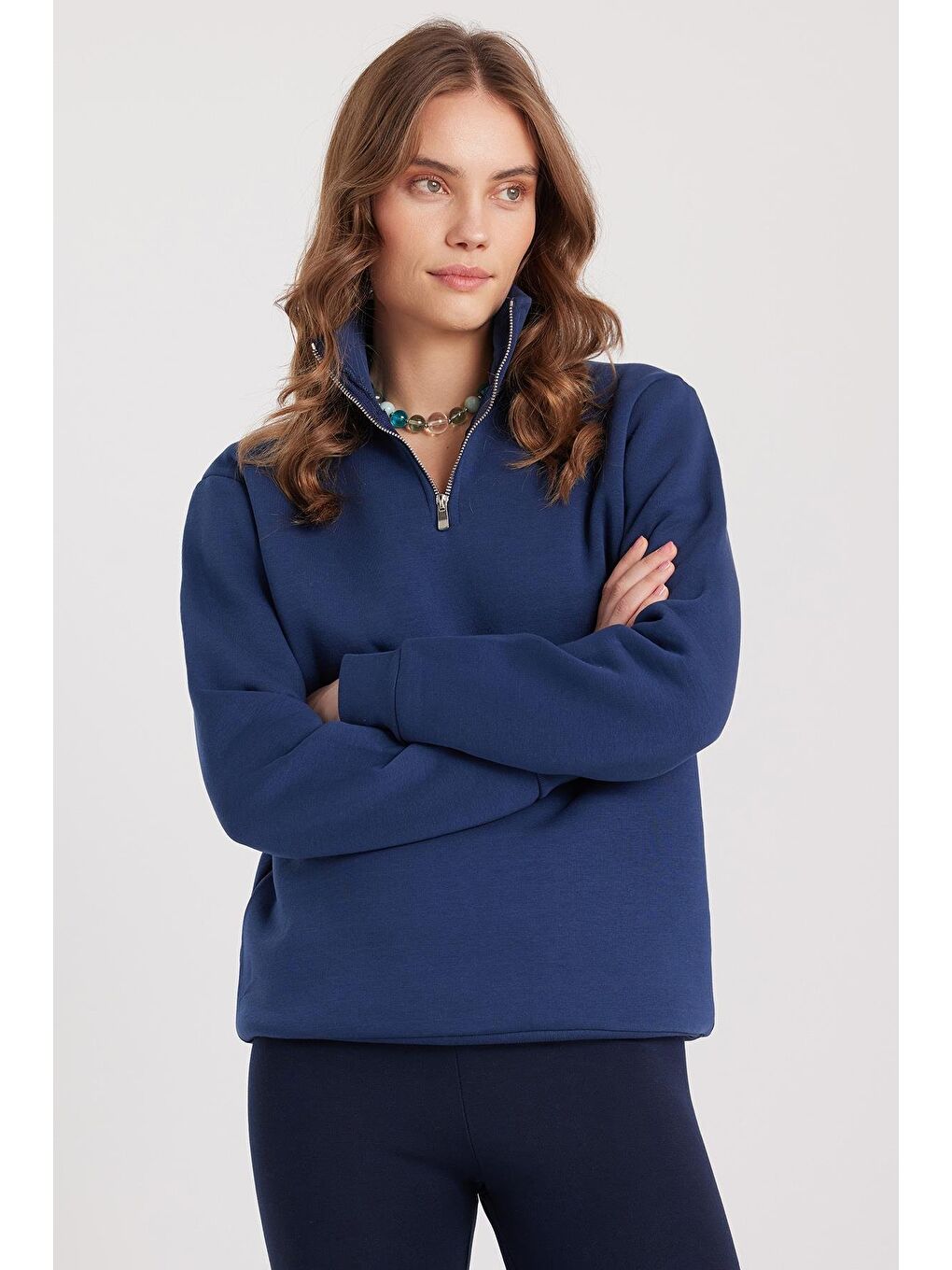 Kadın Relax Fit Rahat Kesim Pamuklu İçi Polarlı Yarım Fermuarlı Lacivert Dik Yaka Sweatshirt-4