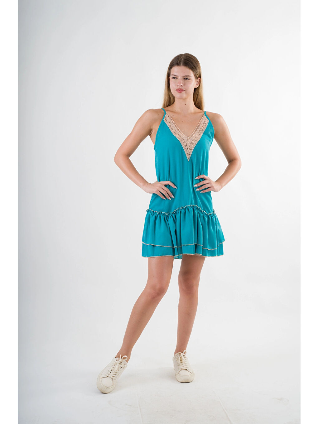 Kadın Turkuaz V Yaka İp Askılı Eteği Pileli Güpür Detaylı Elbise HZL24S-YY244-3