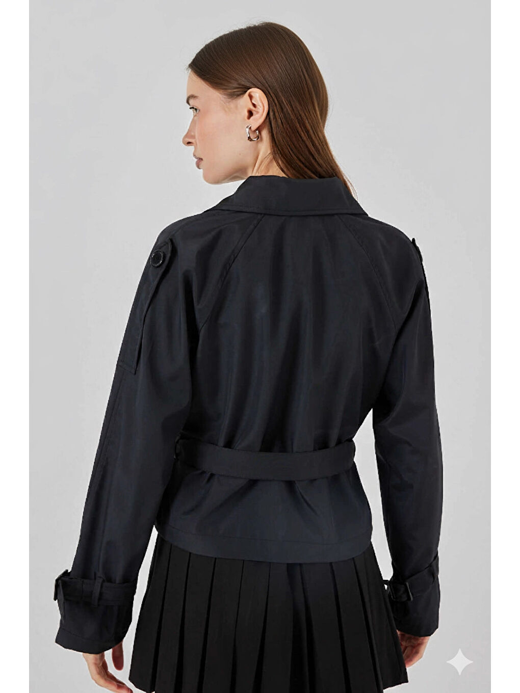 Kadın Siyah Kruvaze Yaka Kuşaklı Astarlı Kısa Trençkot HZL25W-BD159701-4