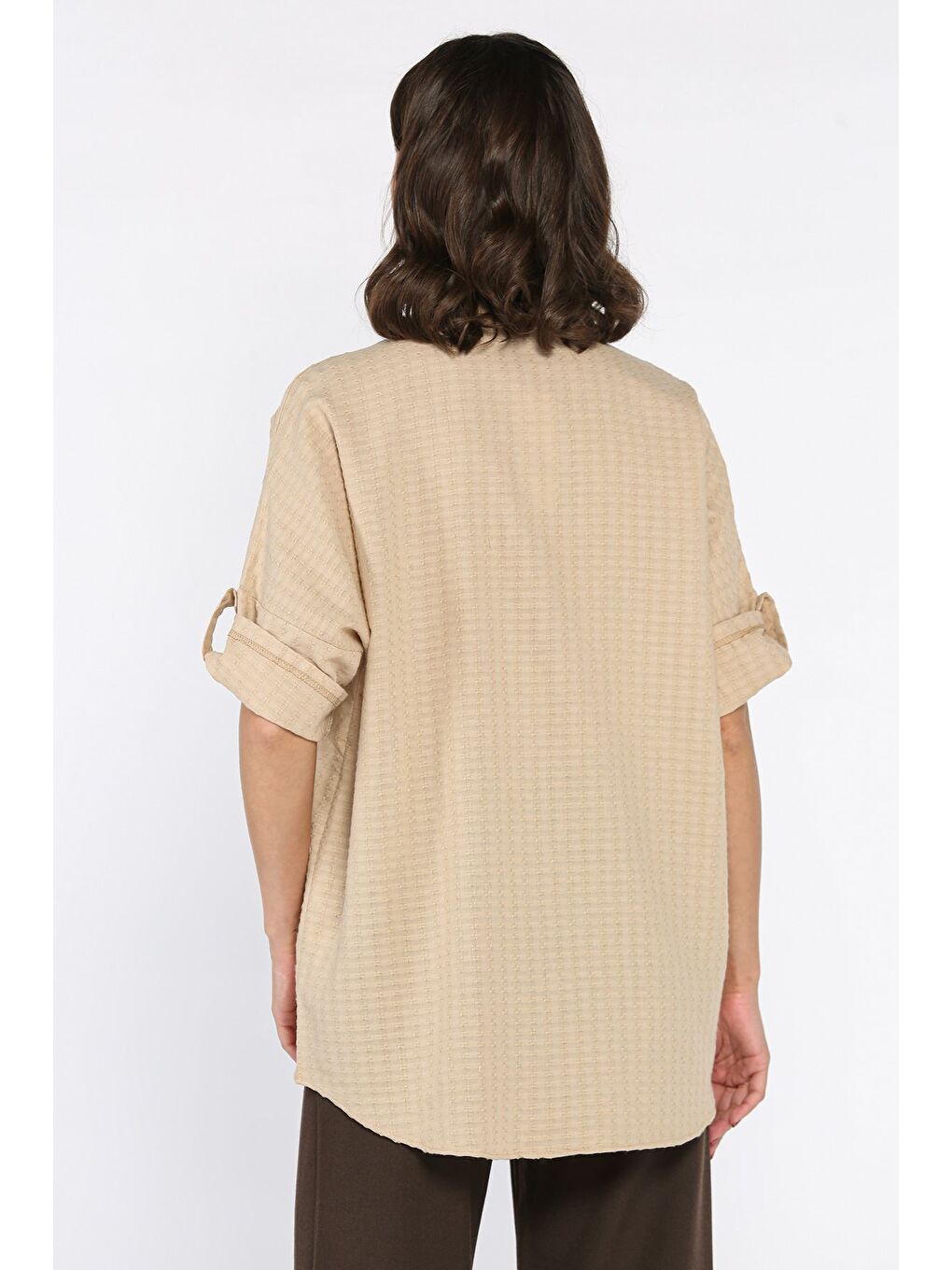 Bej Kadın Çiçek Aksesuarlı Cepli Salaş Gömlek-2