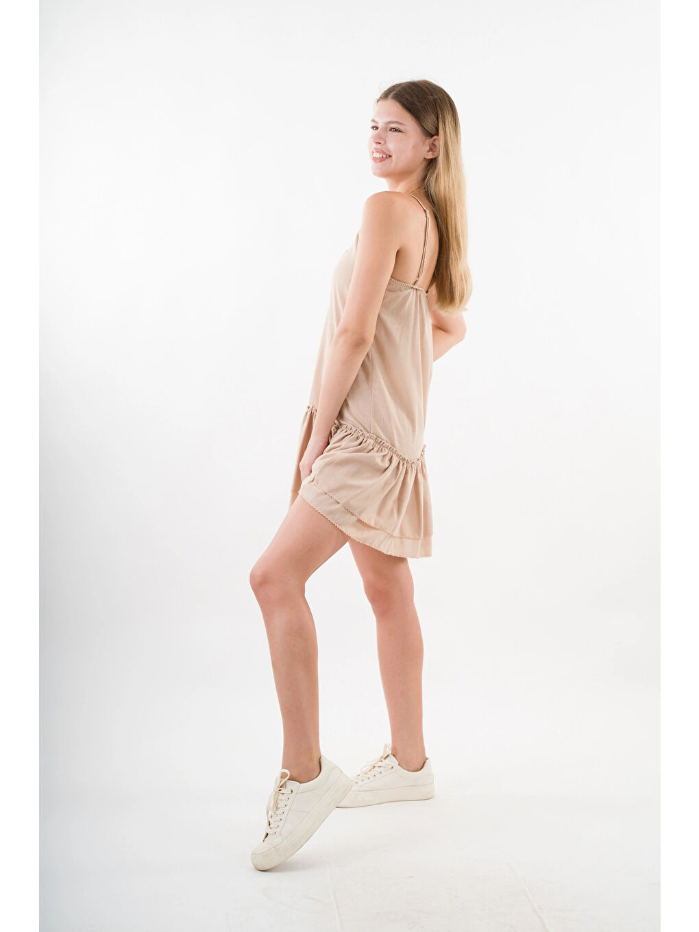 Kadın Bej V Yaka İp Askılı Eteği Pileli Güpür Detaylı Elbise HZL24S-YY244-2