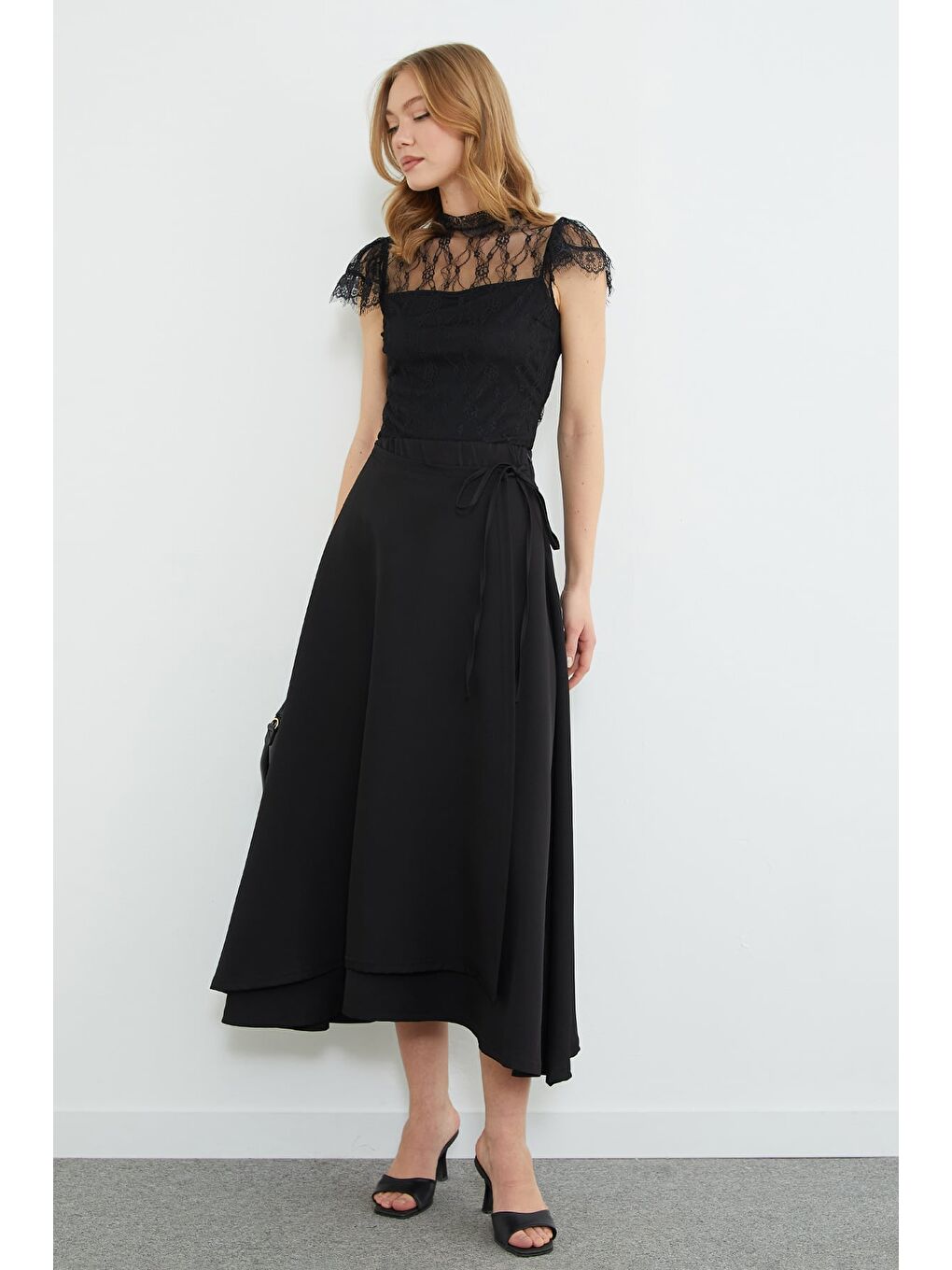 Siyah Yandan Bağlamalı Katlı Maxi Boy Etek-2