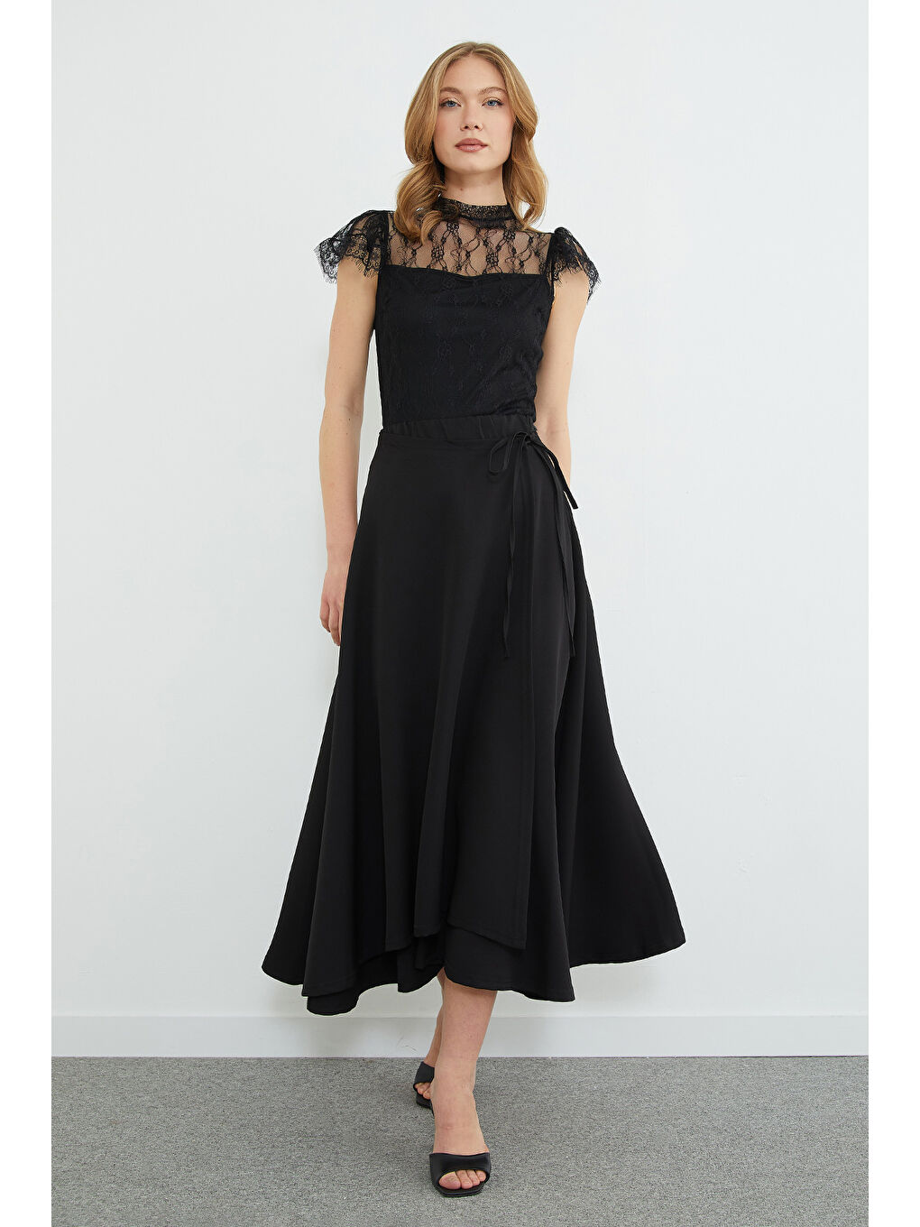 Siyah Yandan Bağlamalı Katlı Maxi Boy Etek-3