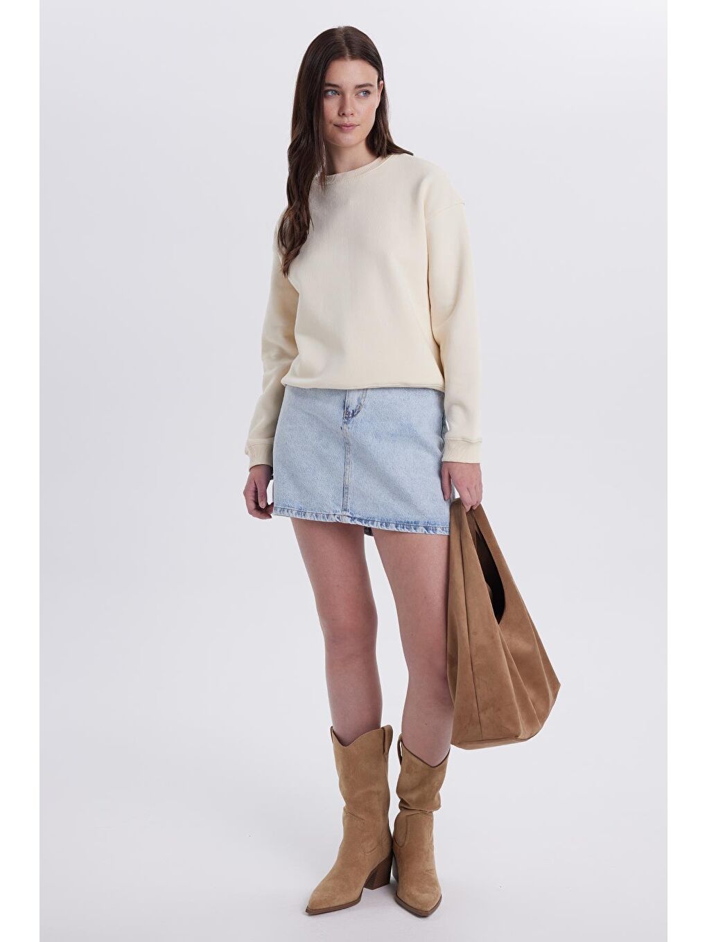 Bej Kadın Oversize Geniş Kesim Pamuklu Bisiklet Yaka Taş Sweatshirt-3