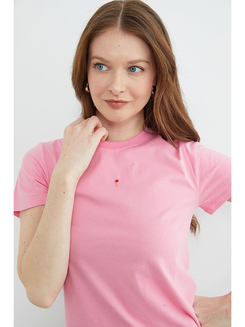 Pembe Anahtar Aksesuarlı Bisiklet Yaka Tişört-4